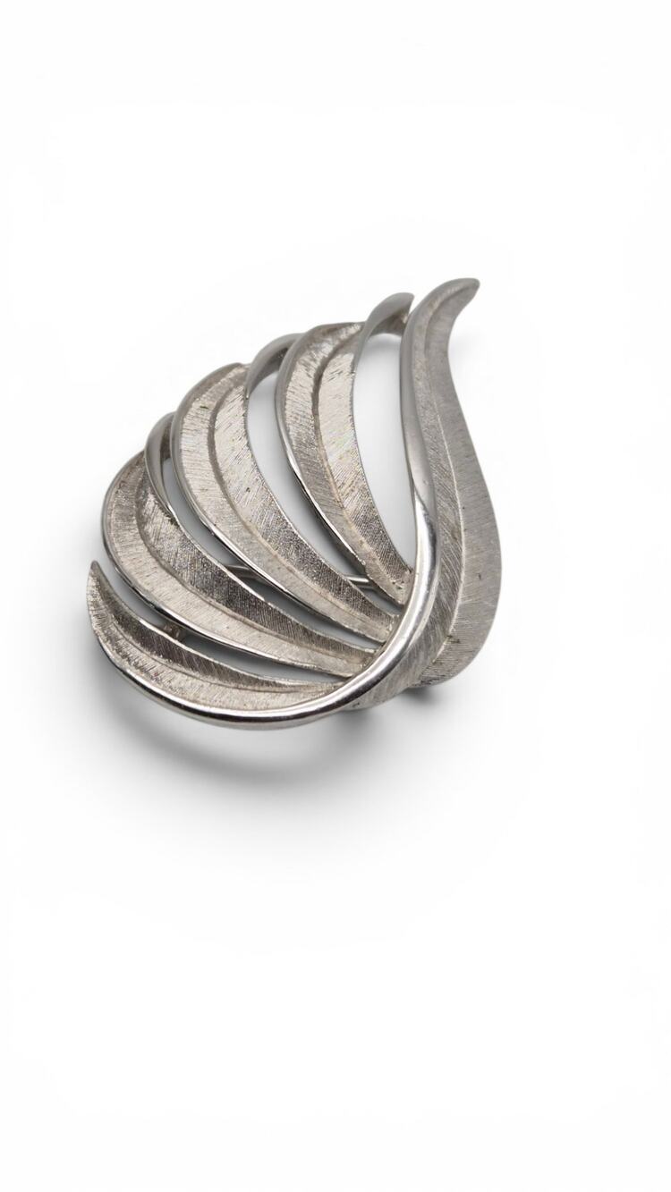 Crown Trifari Silver Tone Leaf Brooch Textured Modernist Pin
